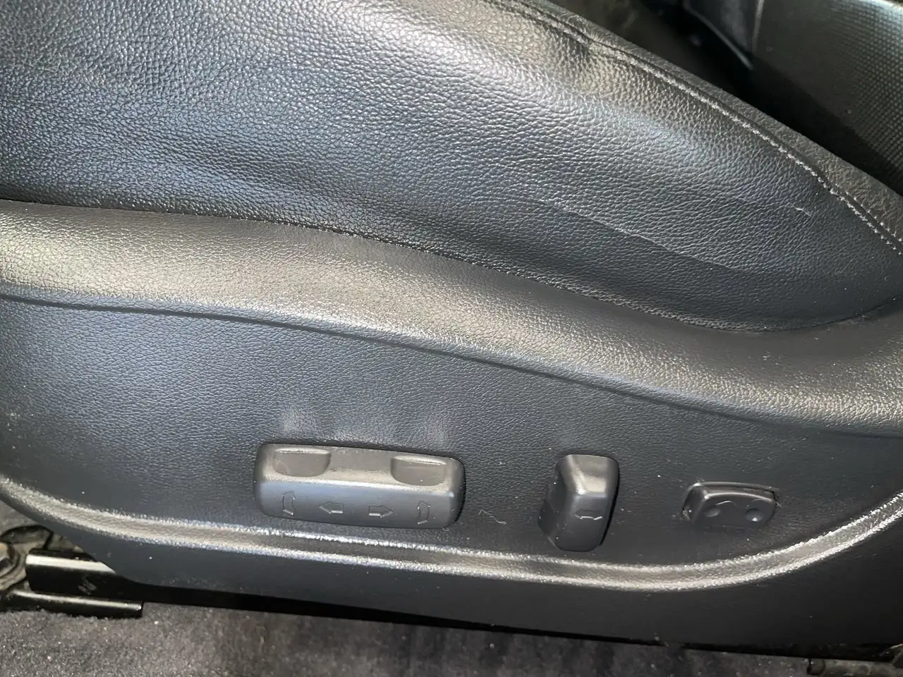 Hyundai ELANTRA photo Hyundai ELANTRA