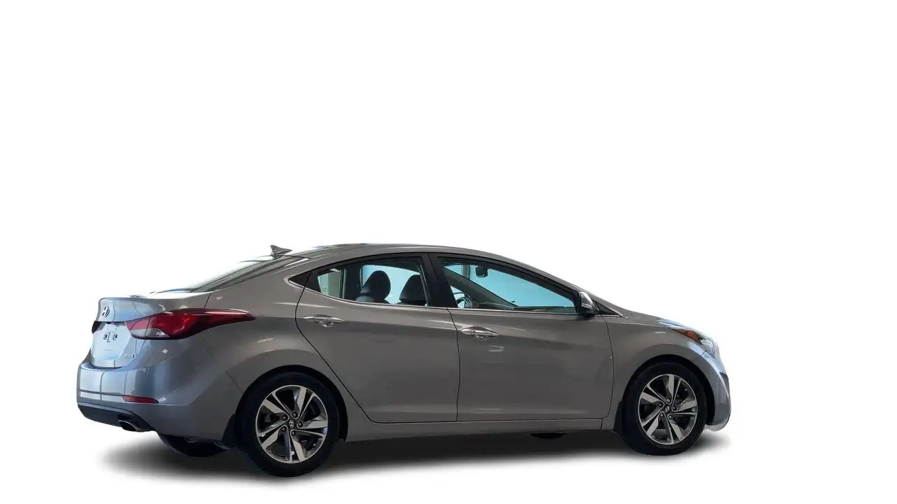 Hyundai ELANTRA photo Hyundai ELANTRA
