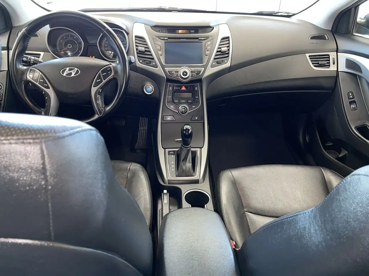 Hyundai ELANTRA photo Hyundai ELANTRA