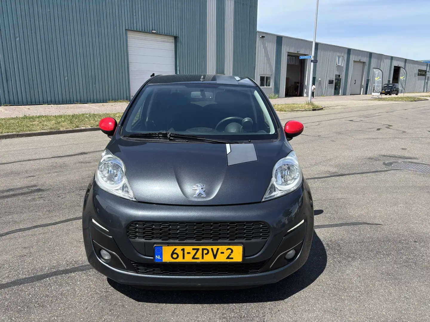 Peugeot 107 1.0-12V Sportium 5-Deurs 68 PK. Zuinige en zeer fi Grijs - 2