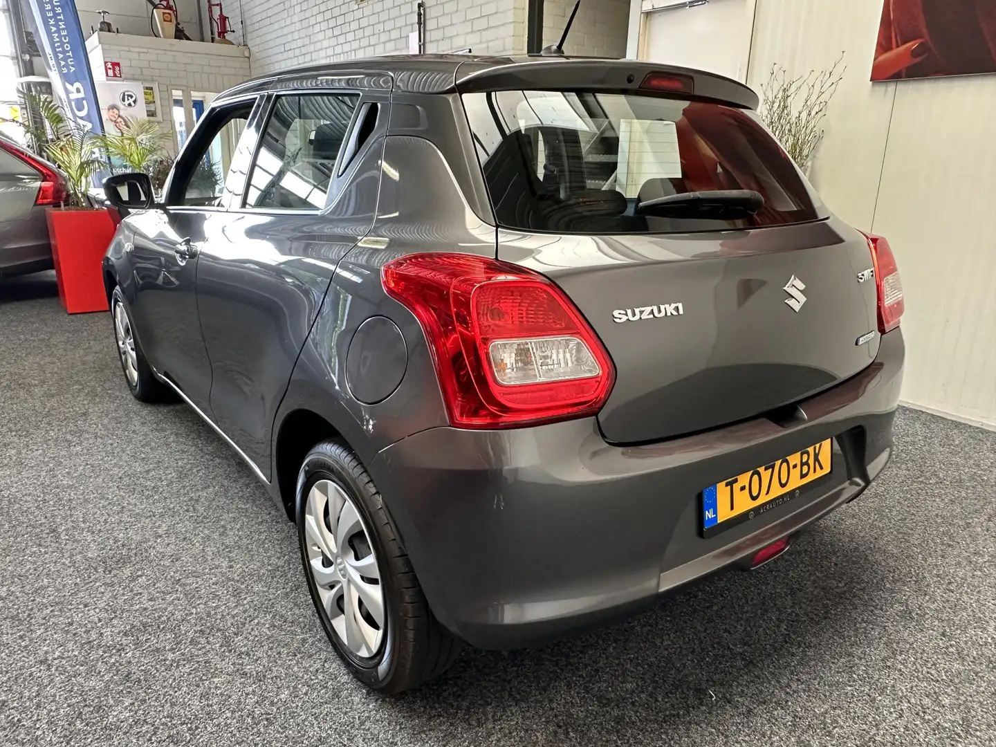 Suzuki Swift 1.2 COMFORT SMART HYBRID APPLE CARPLAY/ANDROID AUT Grey - 2