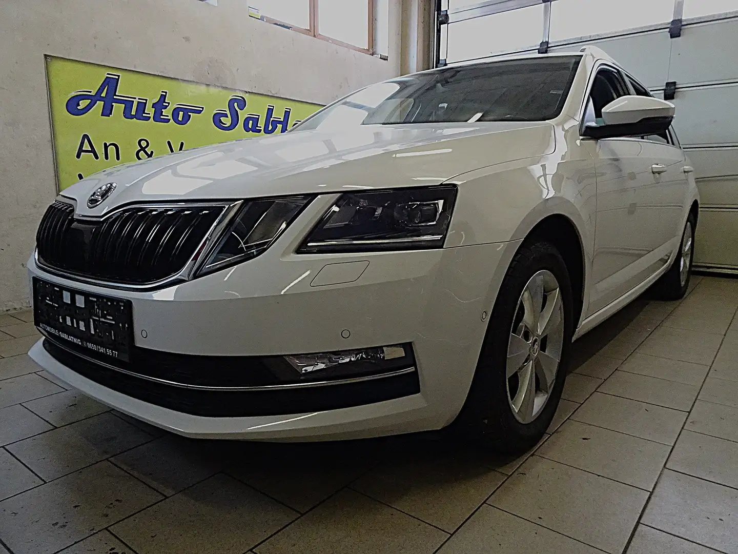 Skoda Octavia 1,6 TDI SCR Style Limited Weiß - 1
