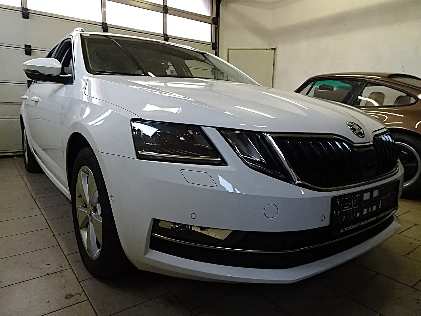 Skoda Octavia 1,6 TDI SCR Style Limited Weiß - 2