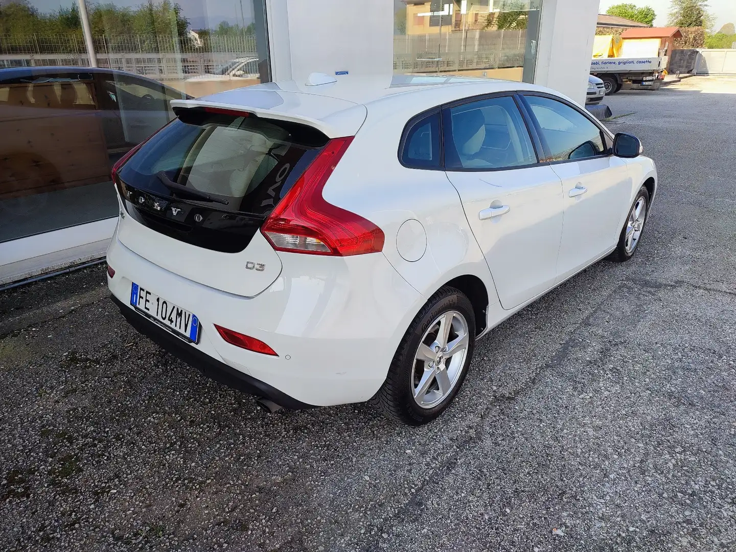 Volvo V40 V40 II 2.0 D3 Kinetic geartronic Bianco - 2