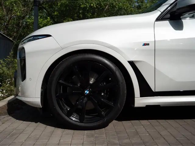 BMW X7 view 13