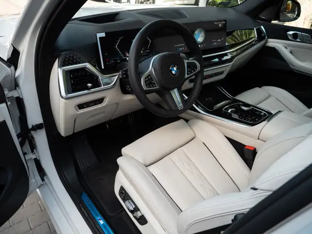 BMW X7 view 15