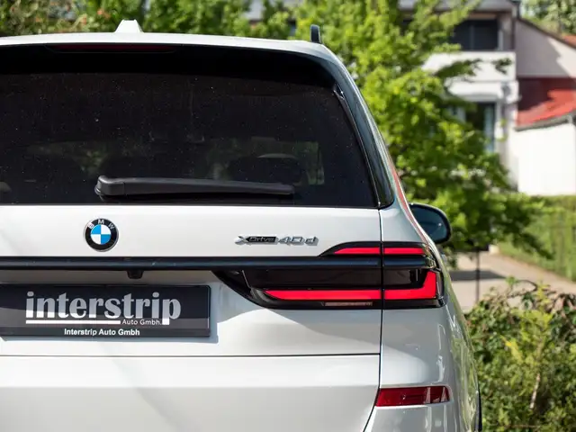 BMW X7 view 10