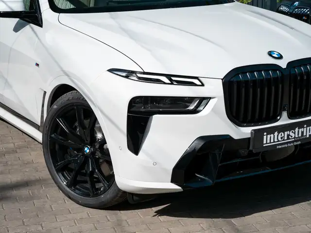 BMW X7 view 7
