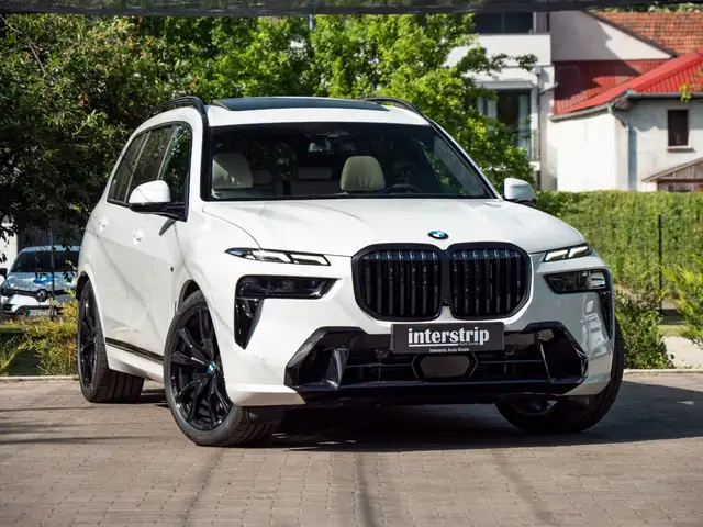 BMW X7 view 3