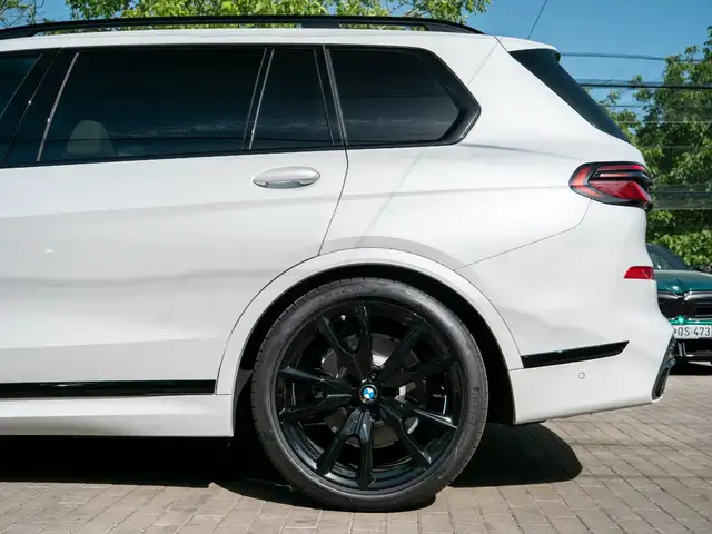 BMW X7 view 14