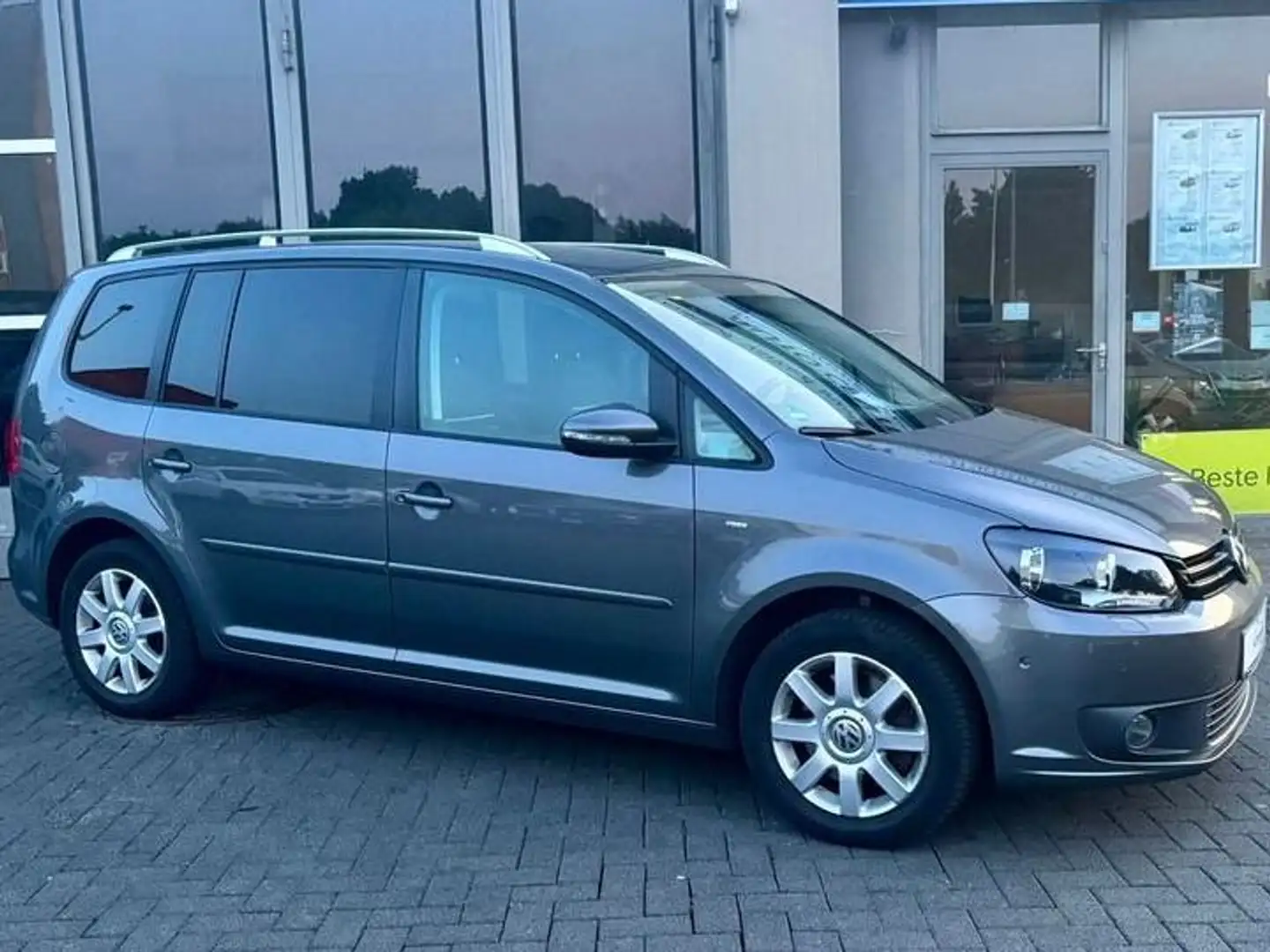 Volkswagen Touran Cup 7 SDITZER NAVI PDT GARANTIE FINANZIERUNG Grau - 1