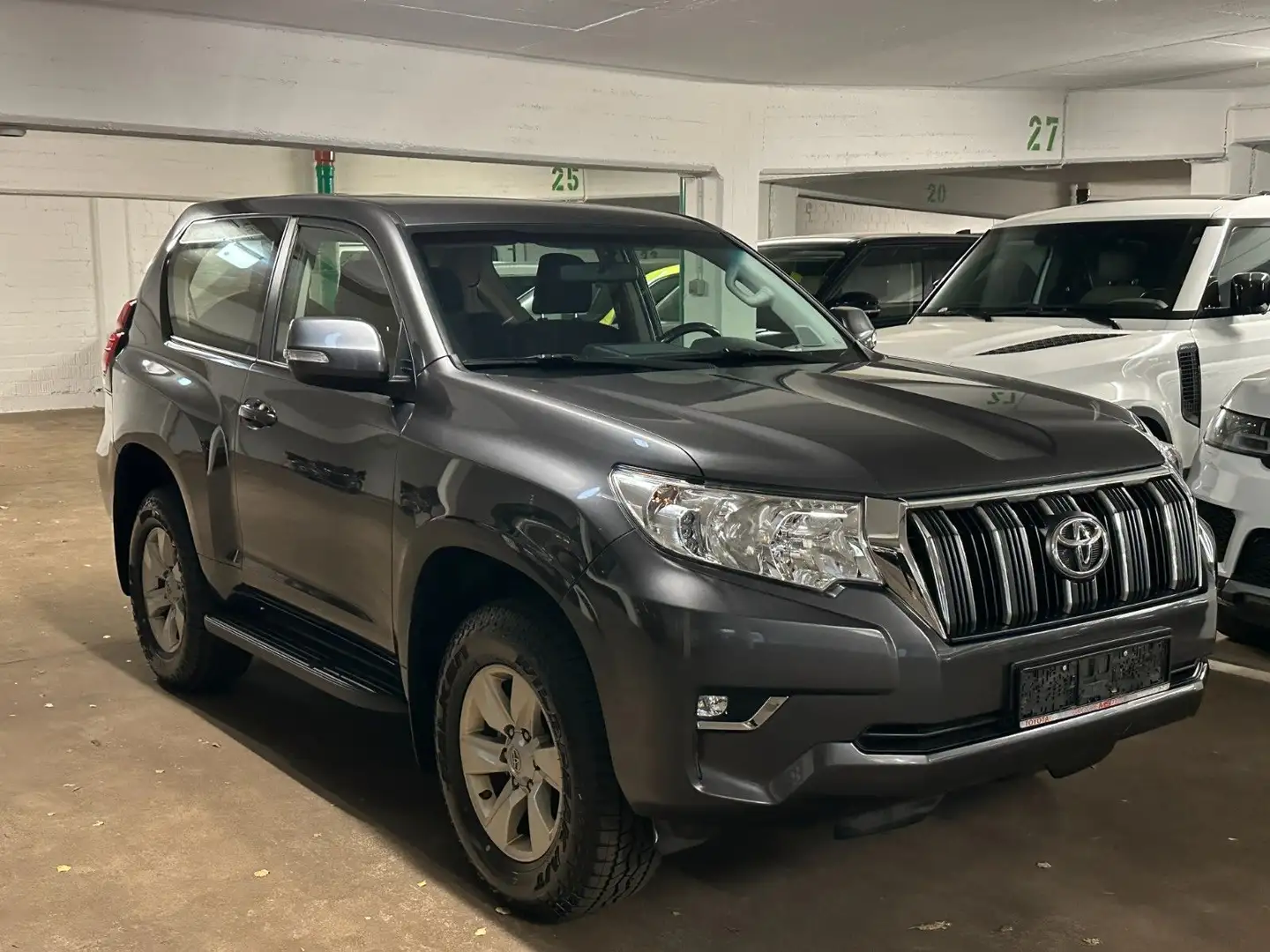 Toyota Land Cruiser 2.8 D-4D (150 kW) Aut. Comfort AHK Grau - 2