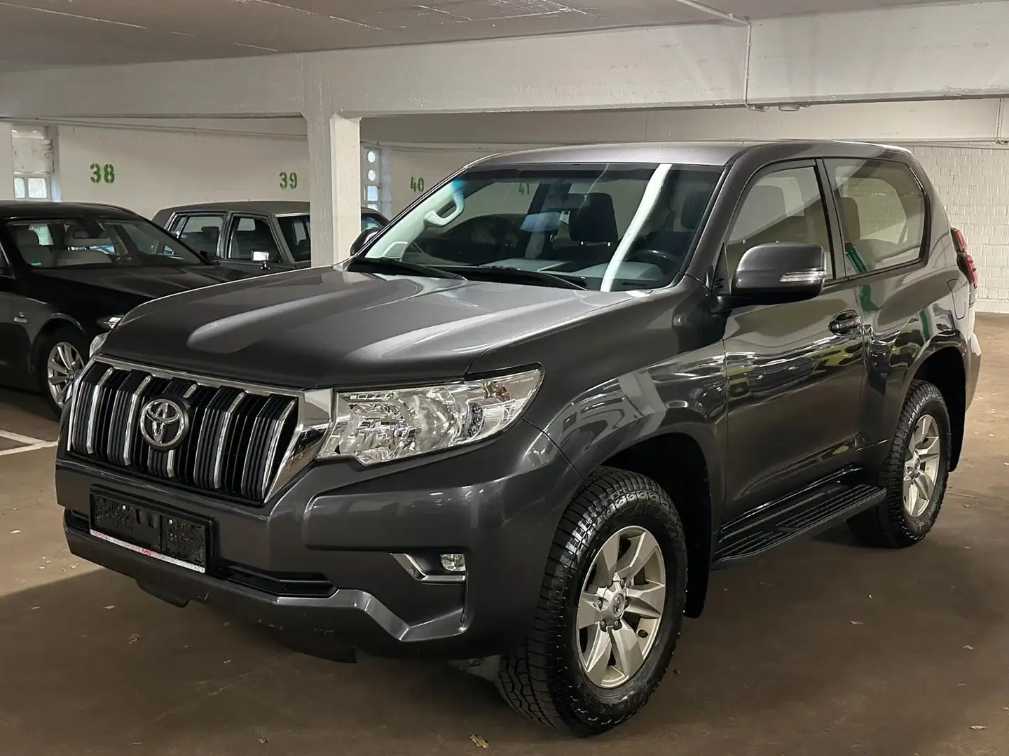 Toyota Land Cruiser 2.8 D-4D (150 kW) Aut. Comfort AHK Grau - 1