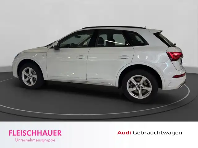 Audi Q5 view 3