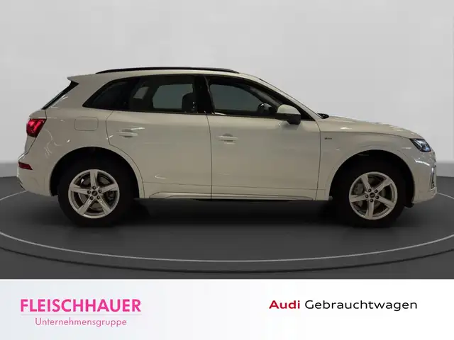 Audi Q5 view 8