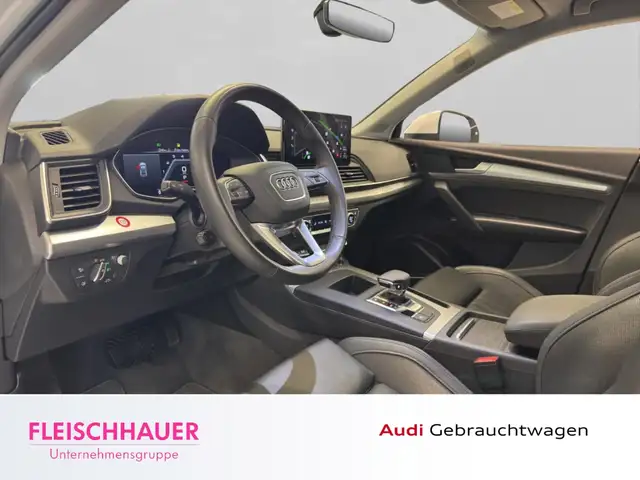 Audi Q5 view 10