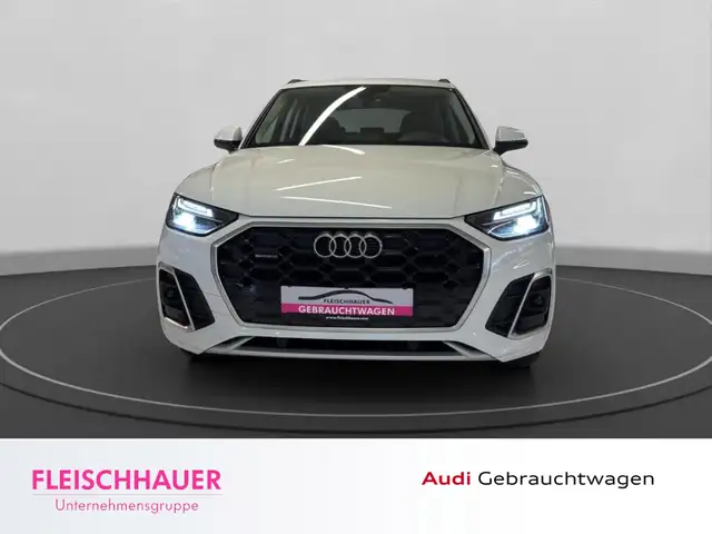 Audi Q5 view 2