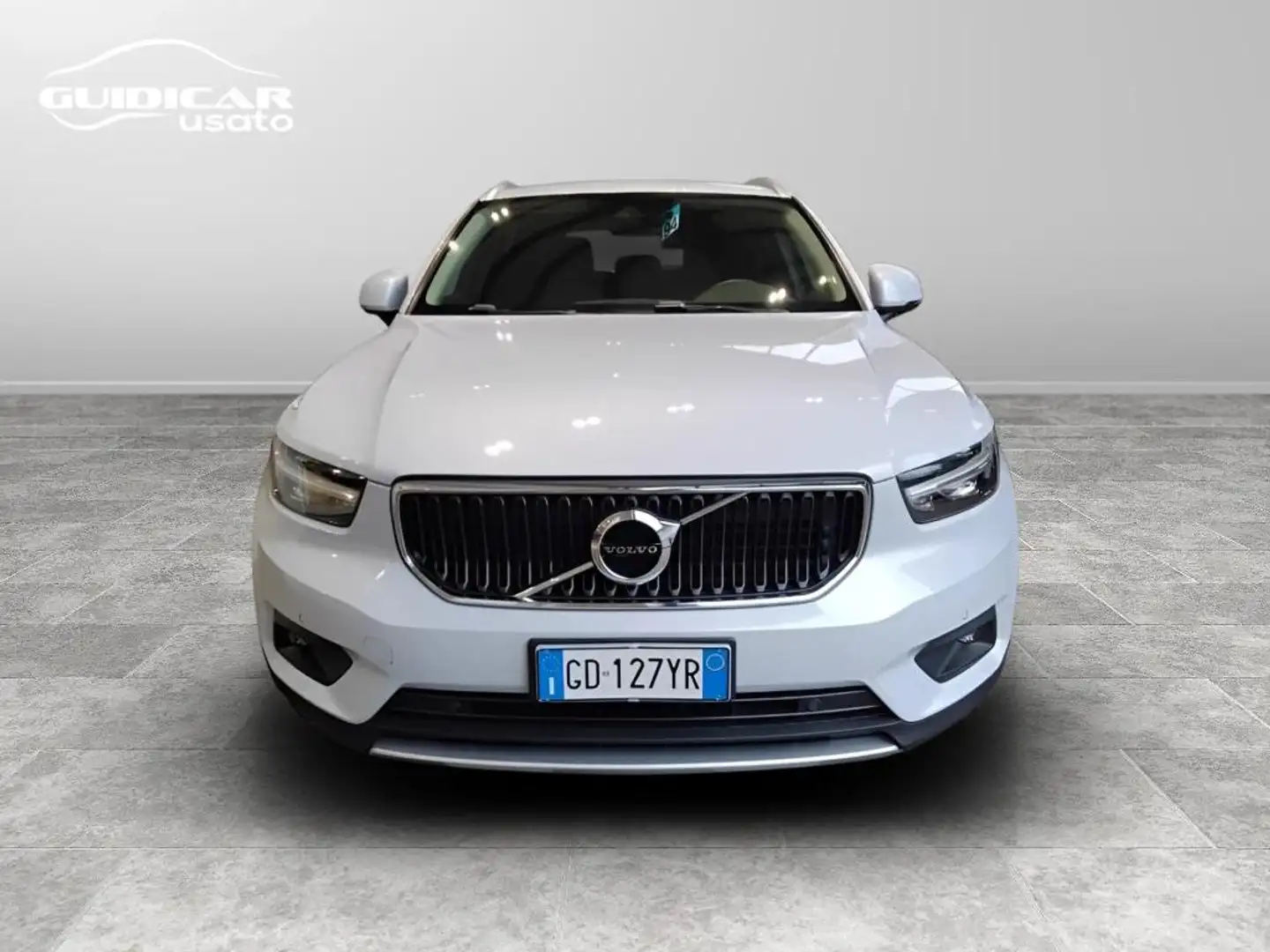 Volvo XC40 1.5 T3 Momentum 163cv auto my21 Wit - 2