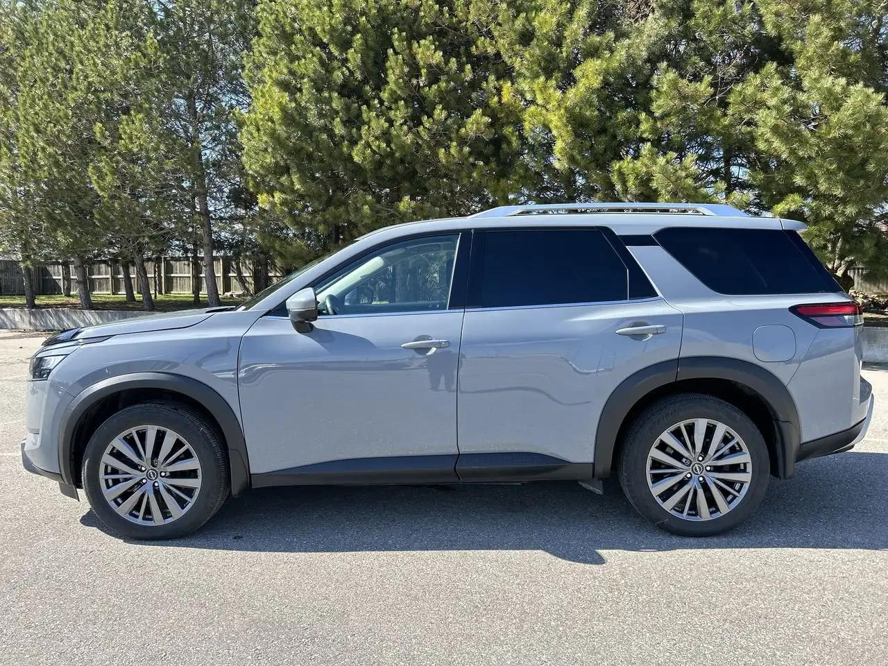Nissan Pathfinder снимка Nissan Pathfinder