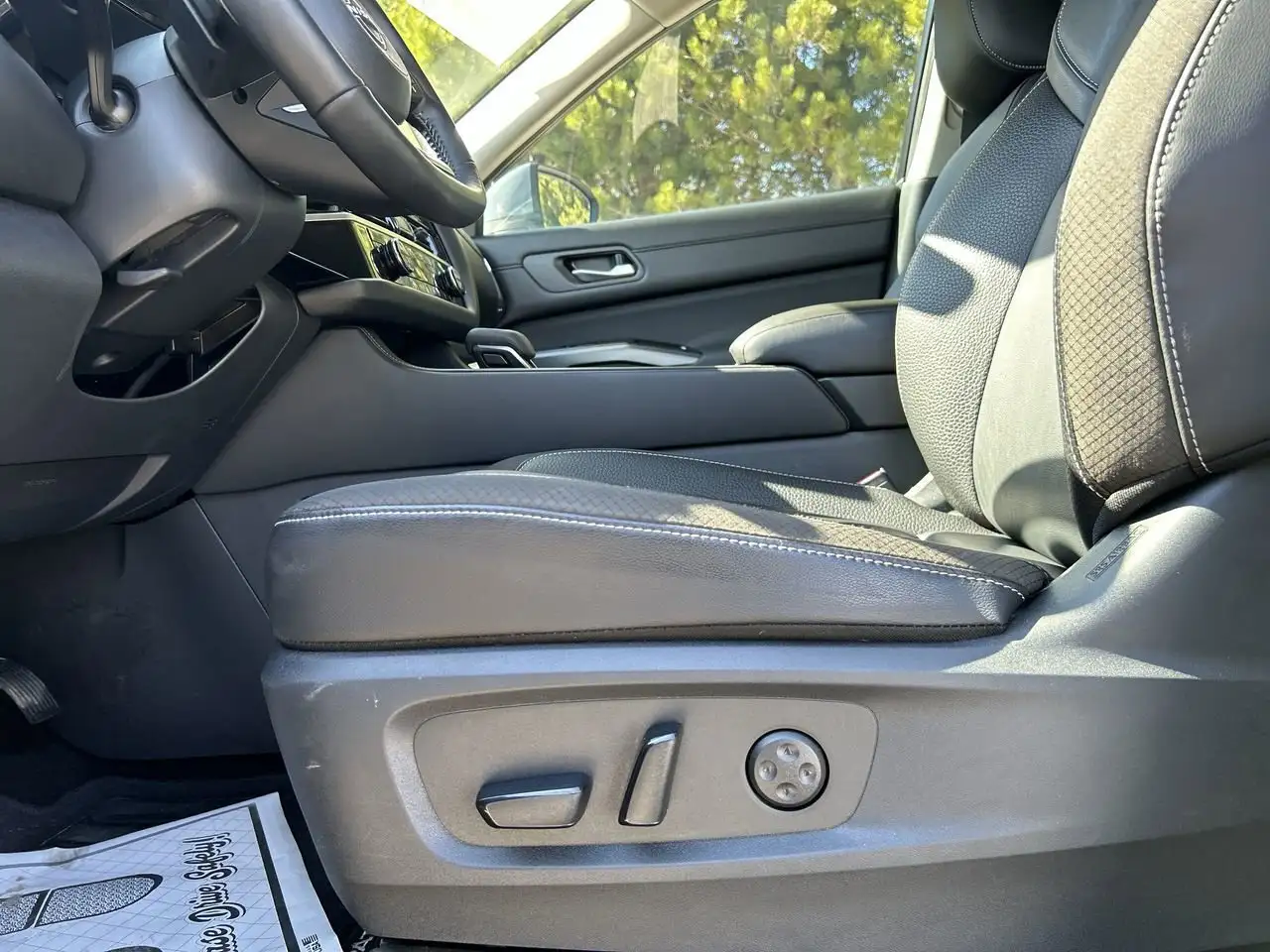 Nissan Pathfinder снимка Nissan Pathfinder