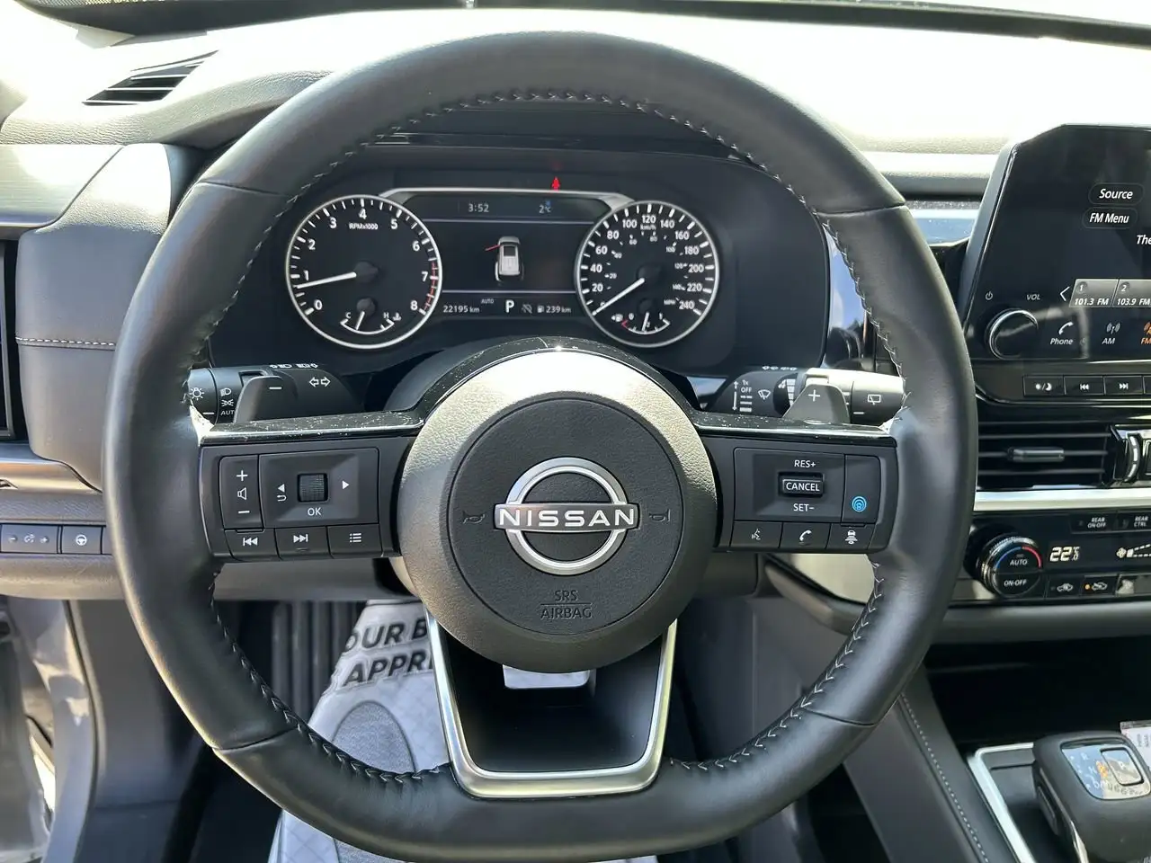 Nissan Pathfinder снимка Nissan Pathfinder