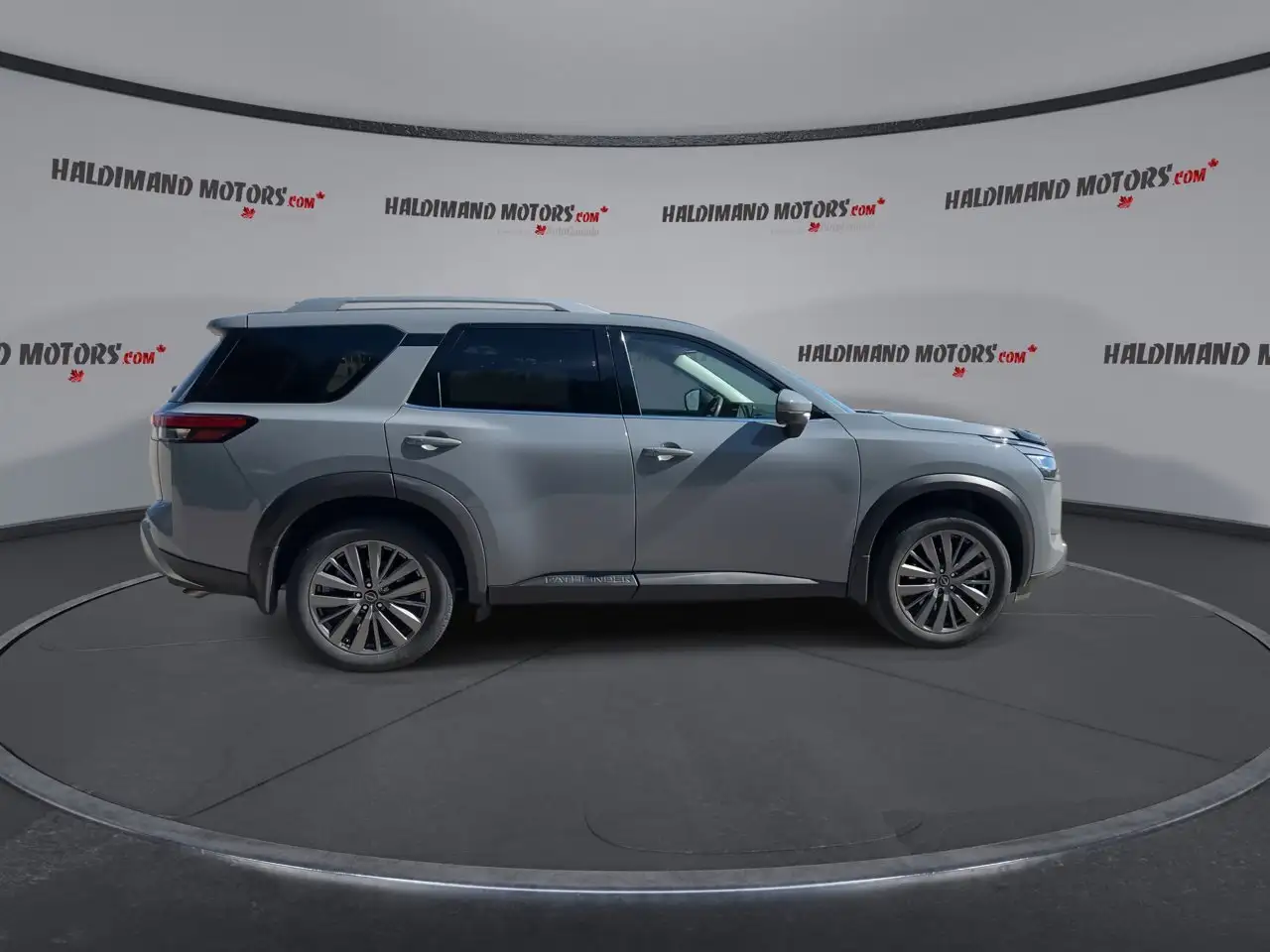 Nissan Pathfinder снимка Nissan Pathfinder