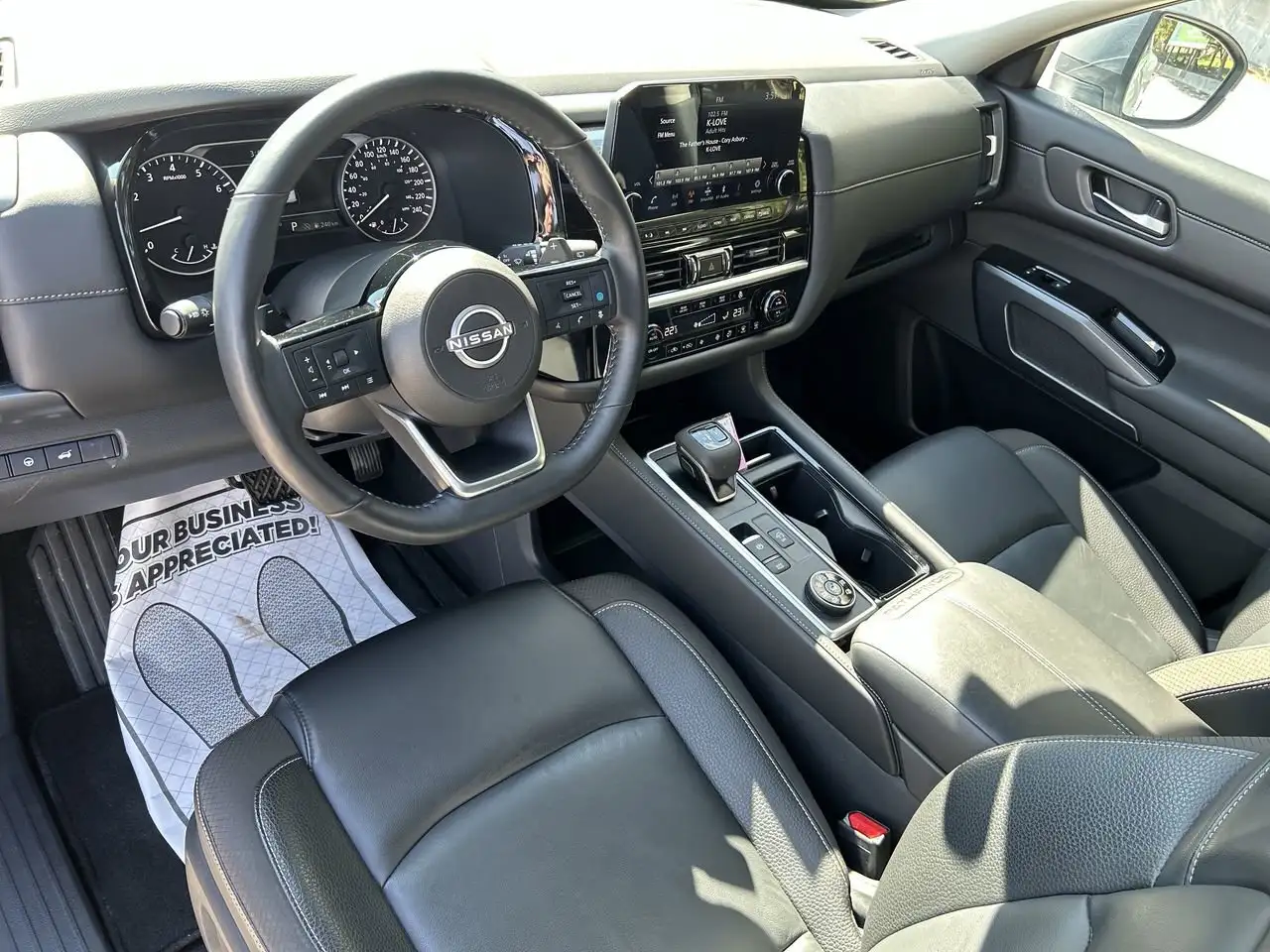 Nissan Pathfinder снимка Nissan Pathfinder
