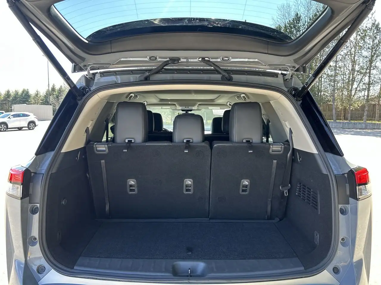 Nissan Pathfinder снимка Nissan Pathfinder