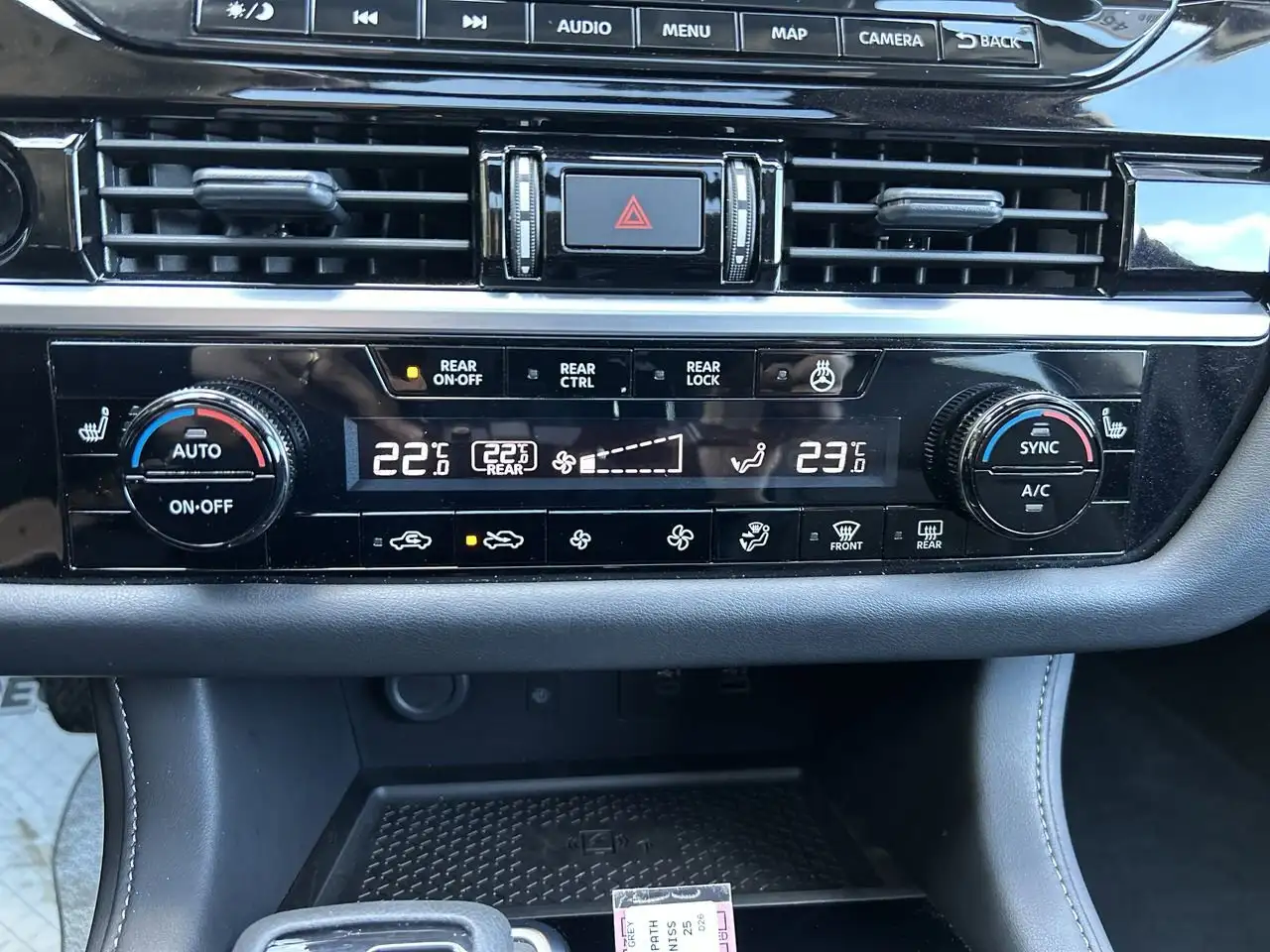 Nissan Pathfinder снимка Nissan Pathfinder