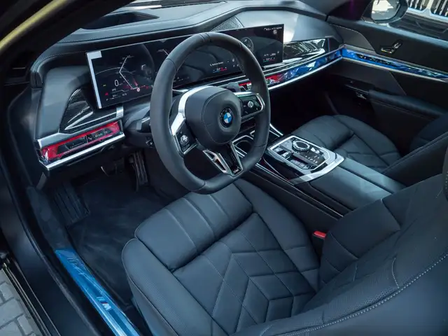 BMW 7 Series view 10