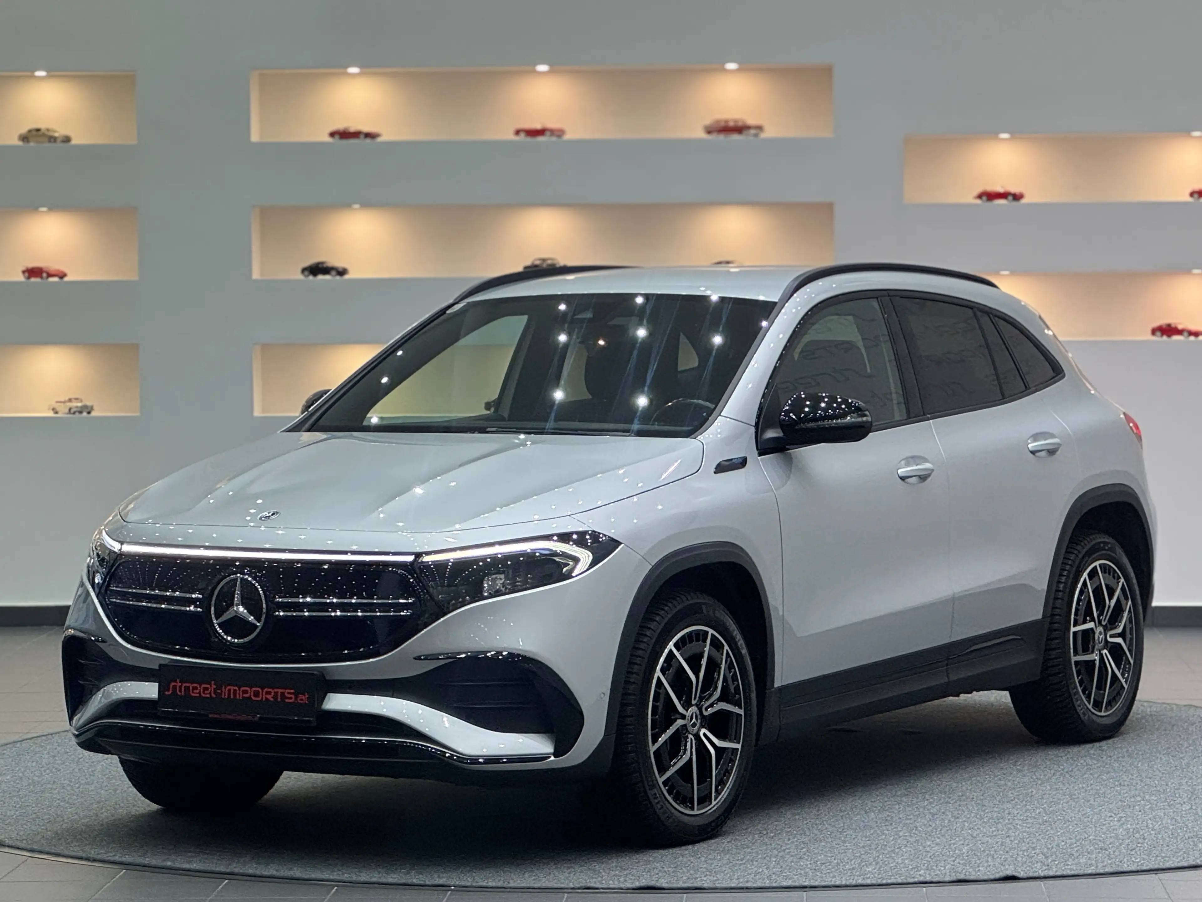 Mercedes-Benz EQA 300 EQA 300 4Matic *AMG-Line* Night-Paket * AHK *