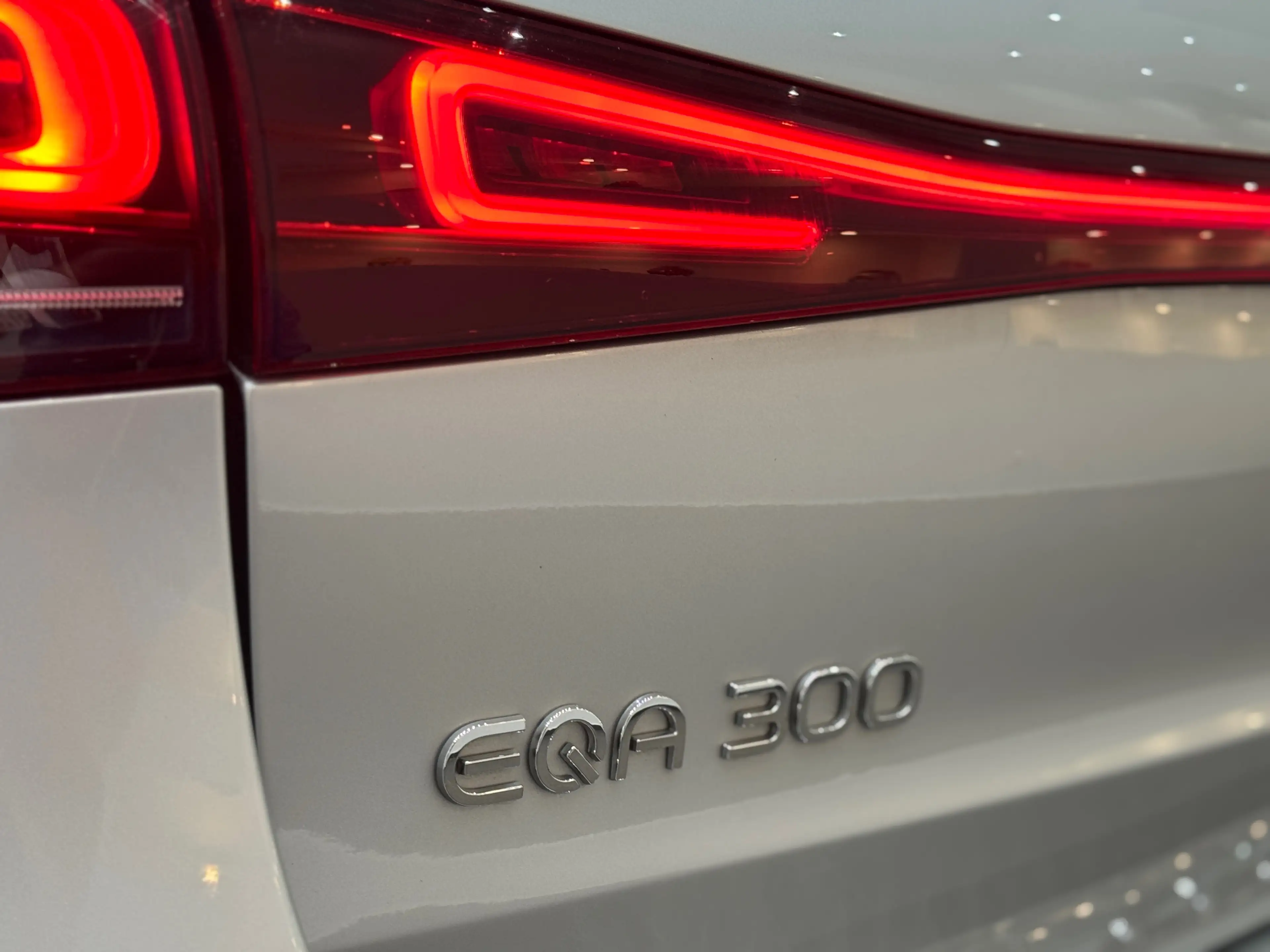 Mercedes-Benz EQA 300 EQA 300 4Matic *AMG-Line* Night-Paket * AHK * — photo 12