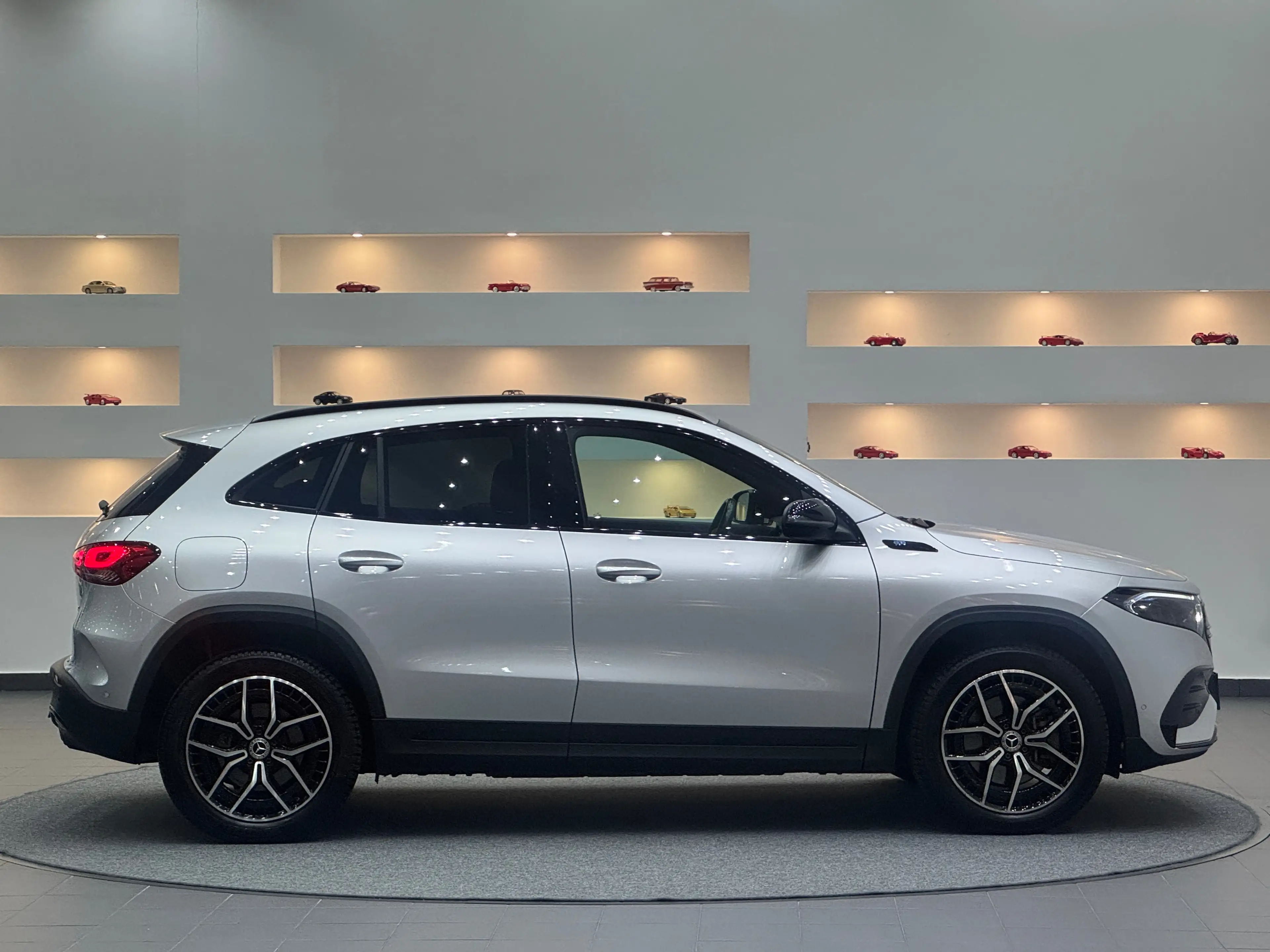 Mercedes-Benz EQA 300 EQA 300 4Matic *AMG-Line* Night-Paket * AHK * — photo 5