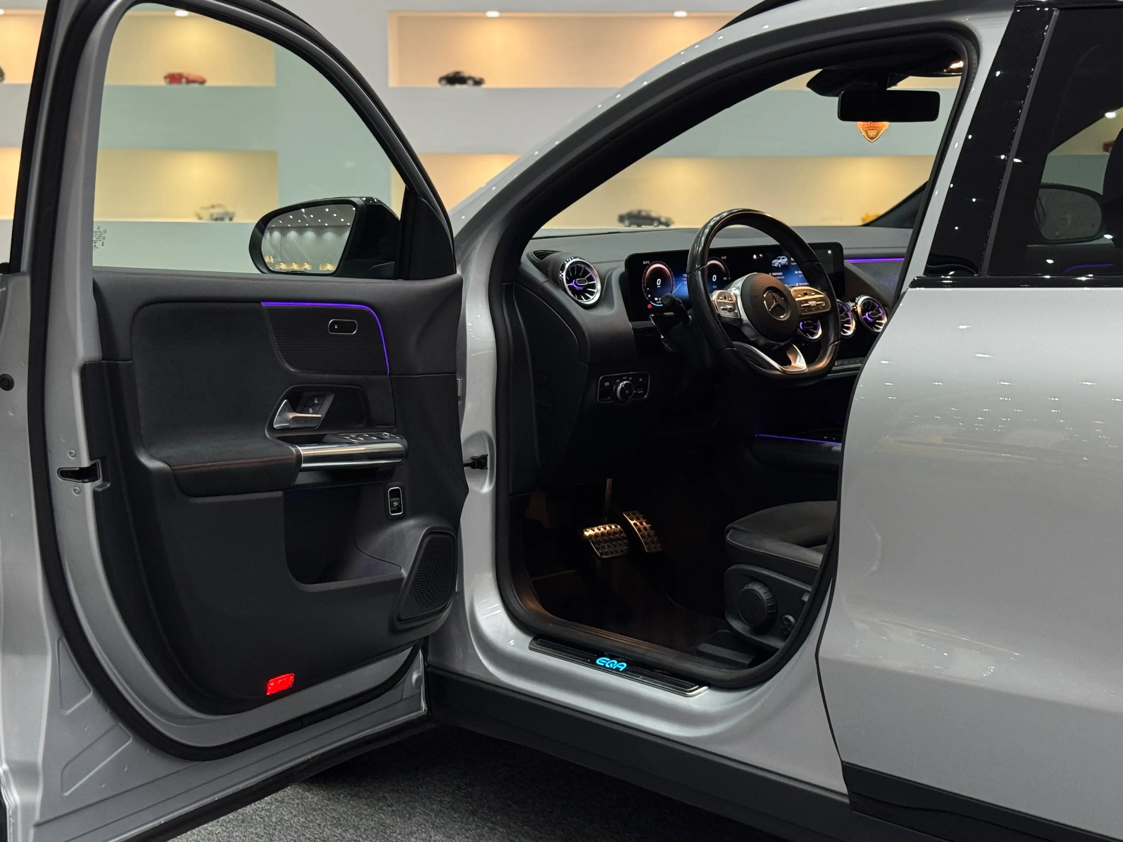 Mercedes-Benz EQA 300 EQA 300 4Matic *AMG-Line* Night-Paket * AHK * — photo 14