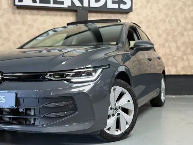 Volkswagen Golf view 2