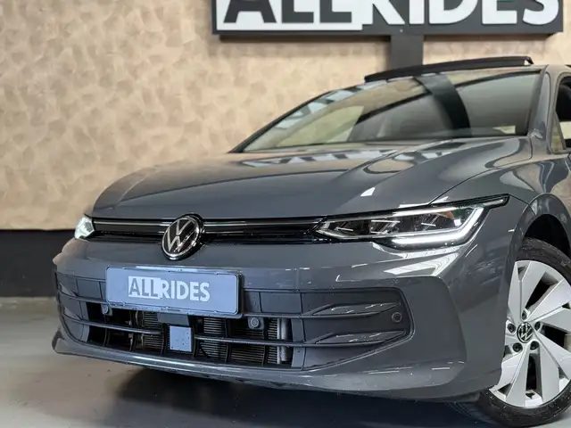 Volkswagen Golf view 3