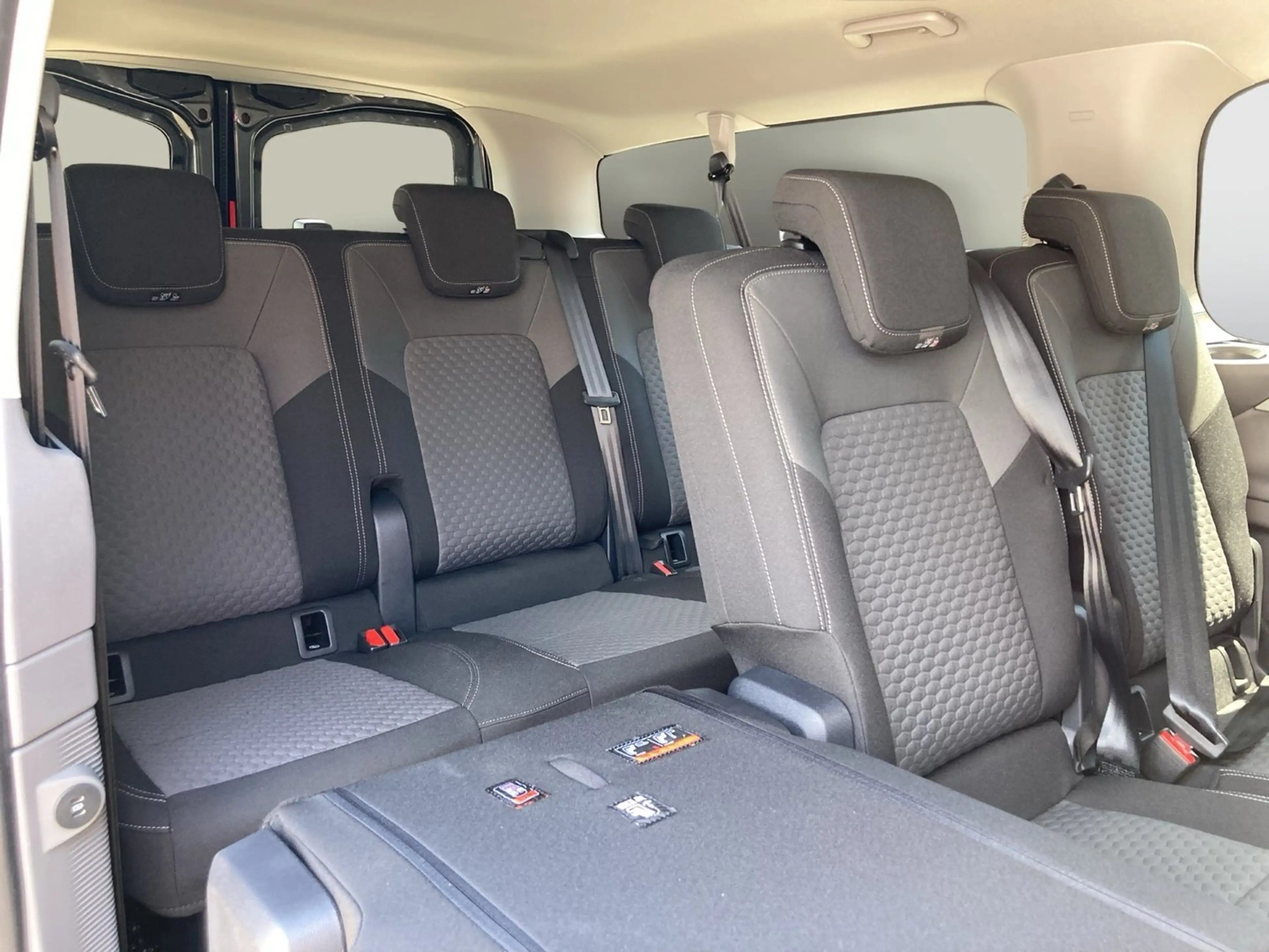 Volkswagen T7 Caravelle VW T7 Caravelle Edition LR TDI 4MOTION — photo 12