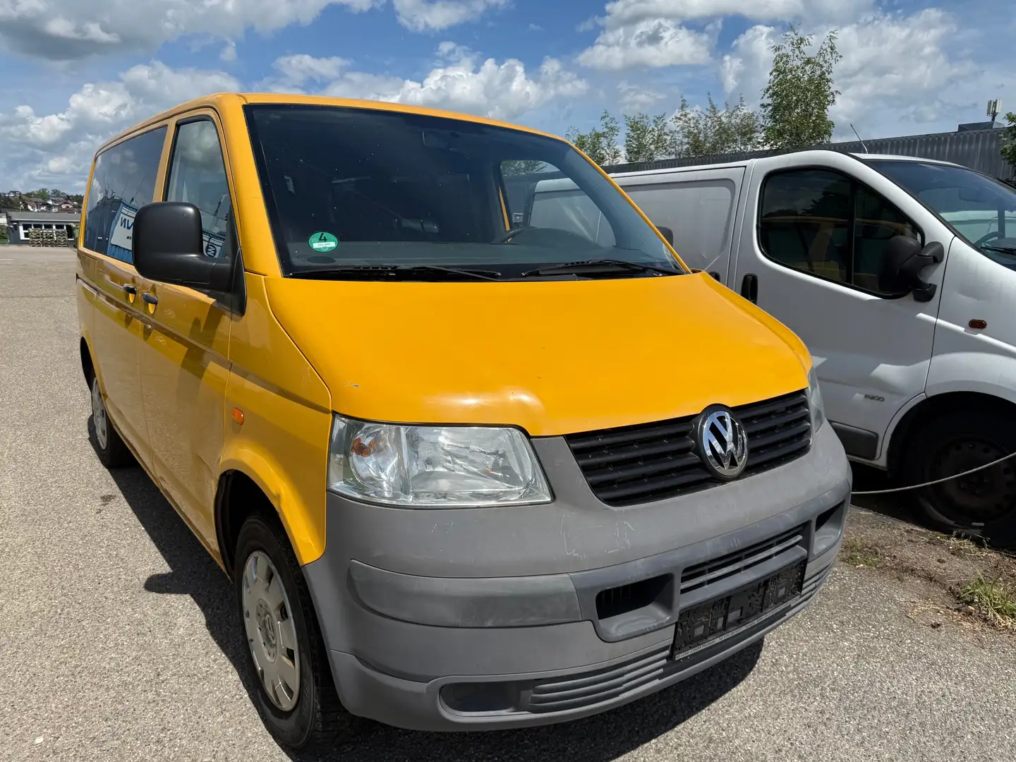 Volkswagen T5 Shuttle CARAVELLE-1,9 Tdi 8-Sitze Klima TÜV-08-26 Ahk Gelb - 1