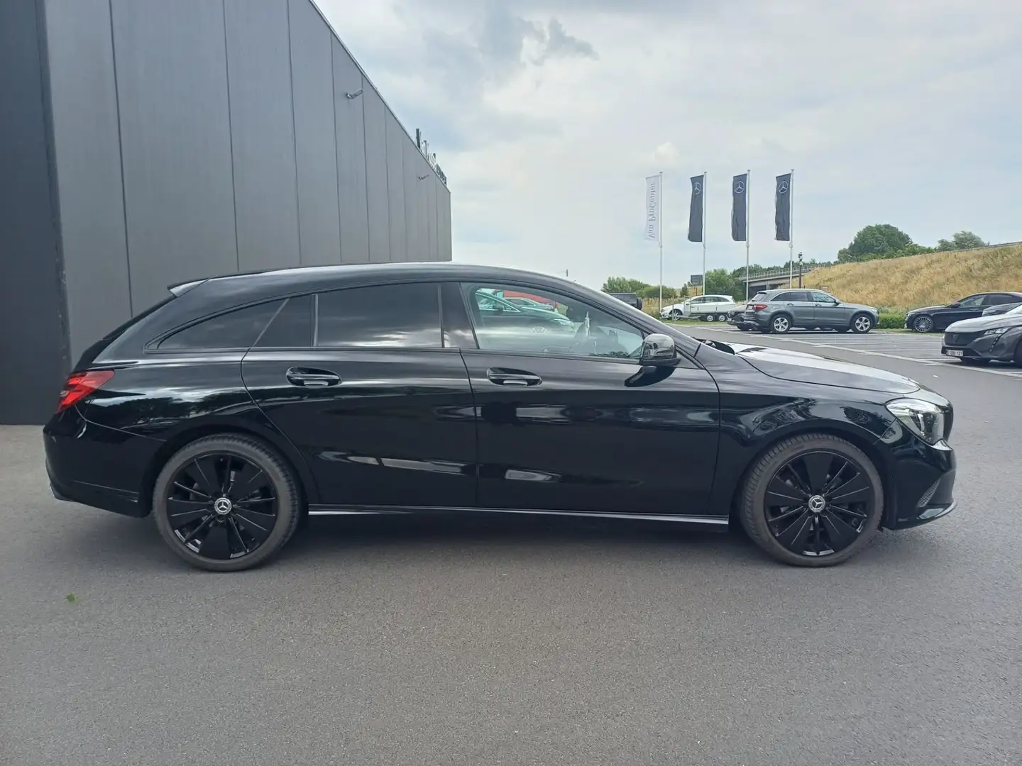 Mercedes-Benz CLA 180 Shooting Brake d Urban - 1