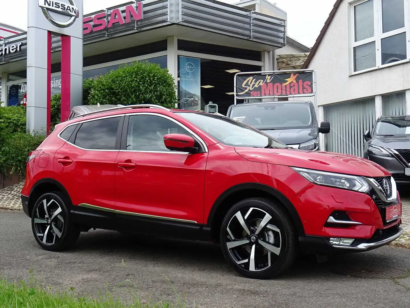 Nissan Qashqai 1.3 DIG-T TEKNA Rot - 1
