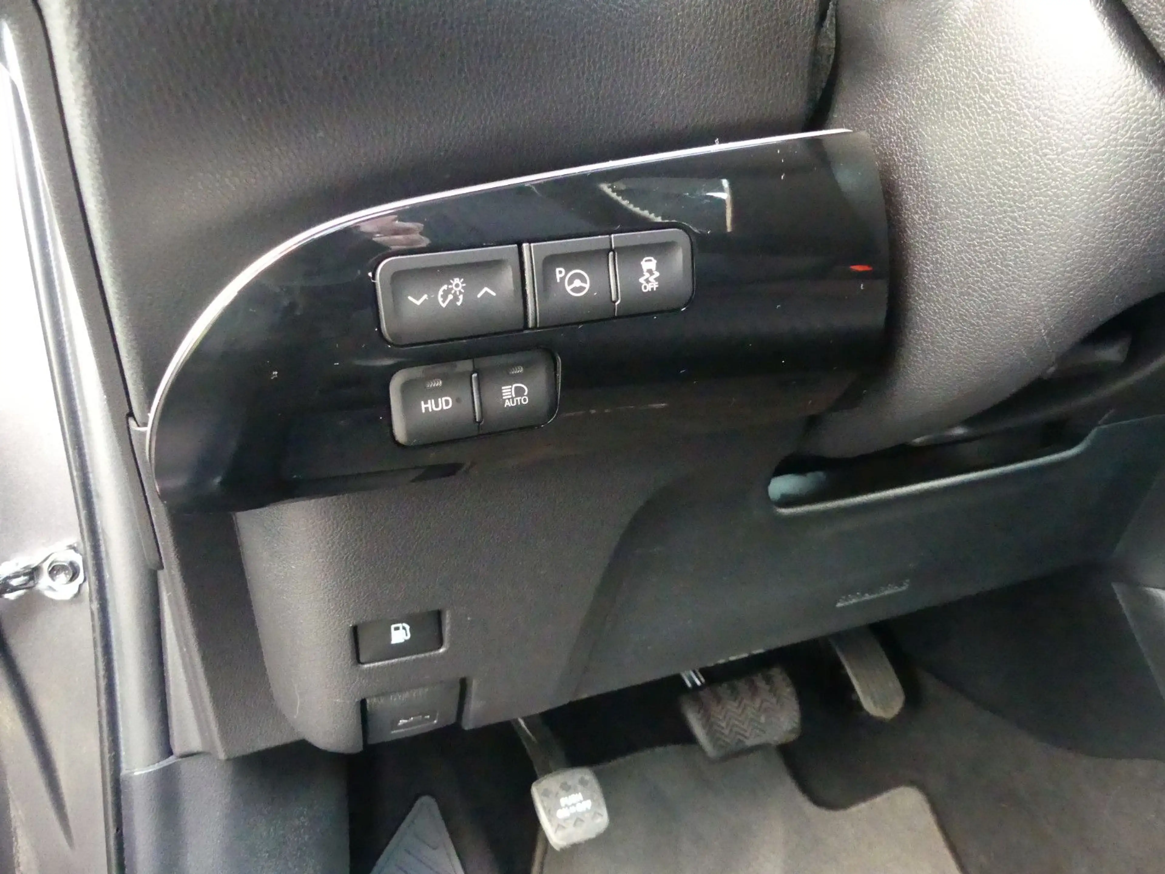 Toyota Prius /LED/HUD/SitzHeiz/KeyLess/DAB — photo 10