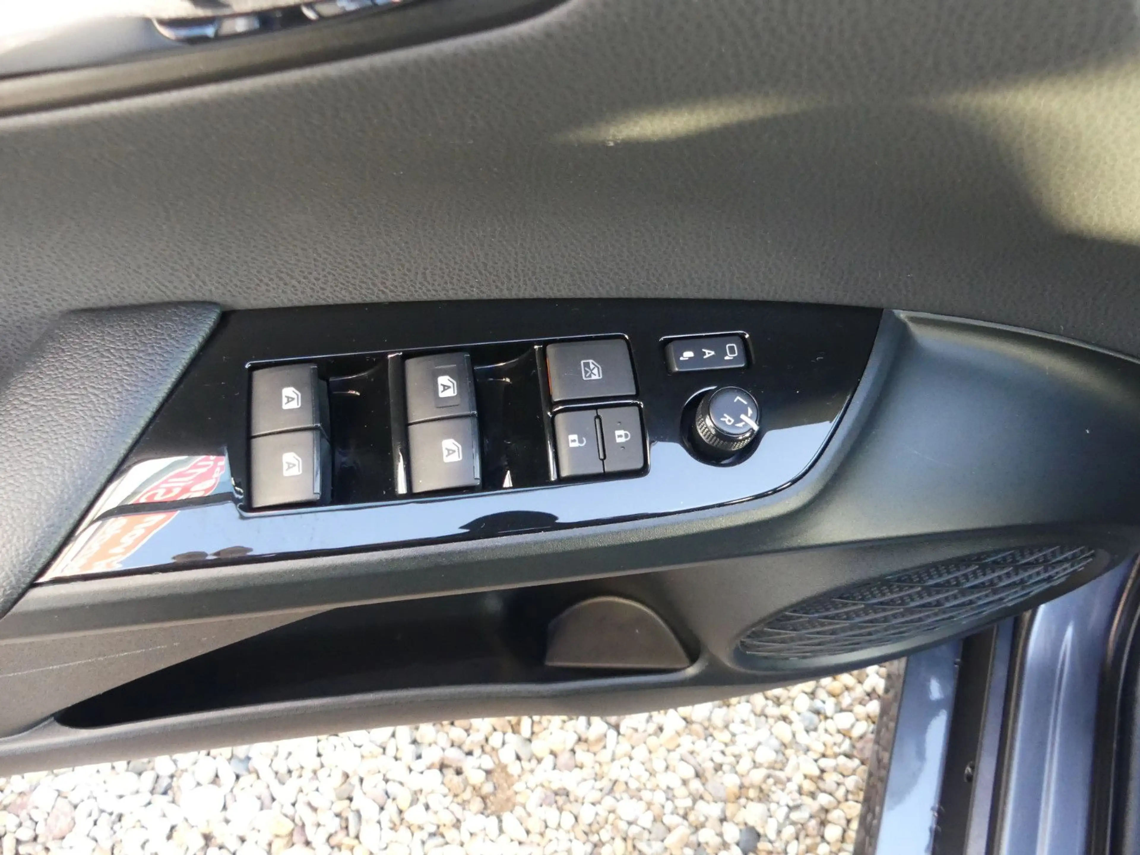 Toyota Prius /LED/HUD/SitzHeiz/KeyLess/DAB — photo 8