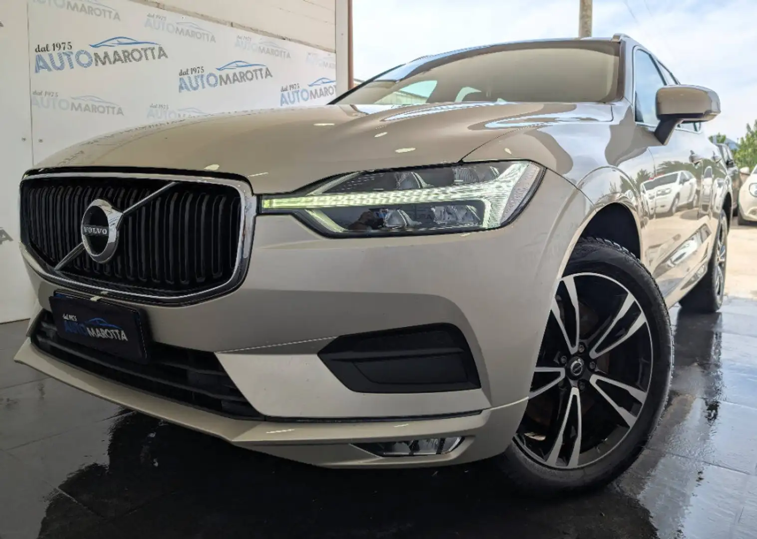 Volvo XC60 2.0 b4 Momentum Pro awd auto Beige - 2