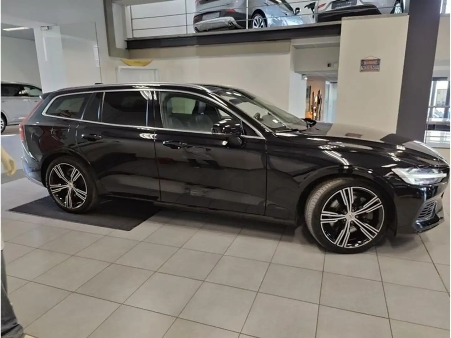Volvo V60 INSCRIPTION PLUG-IN HYBRID AUTOMAAT Noir - 2