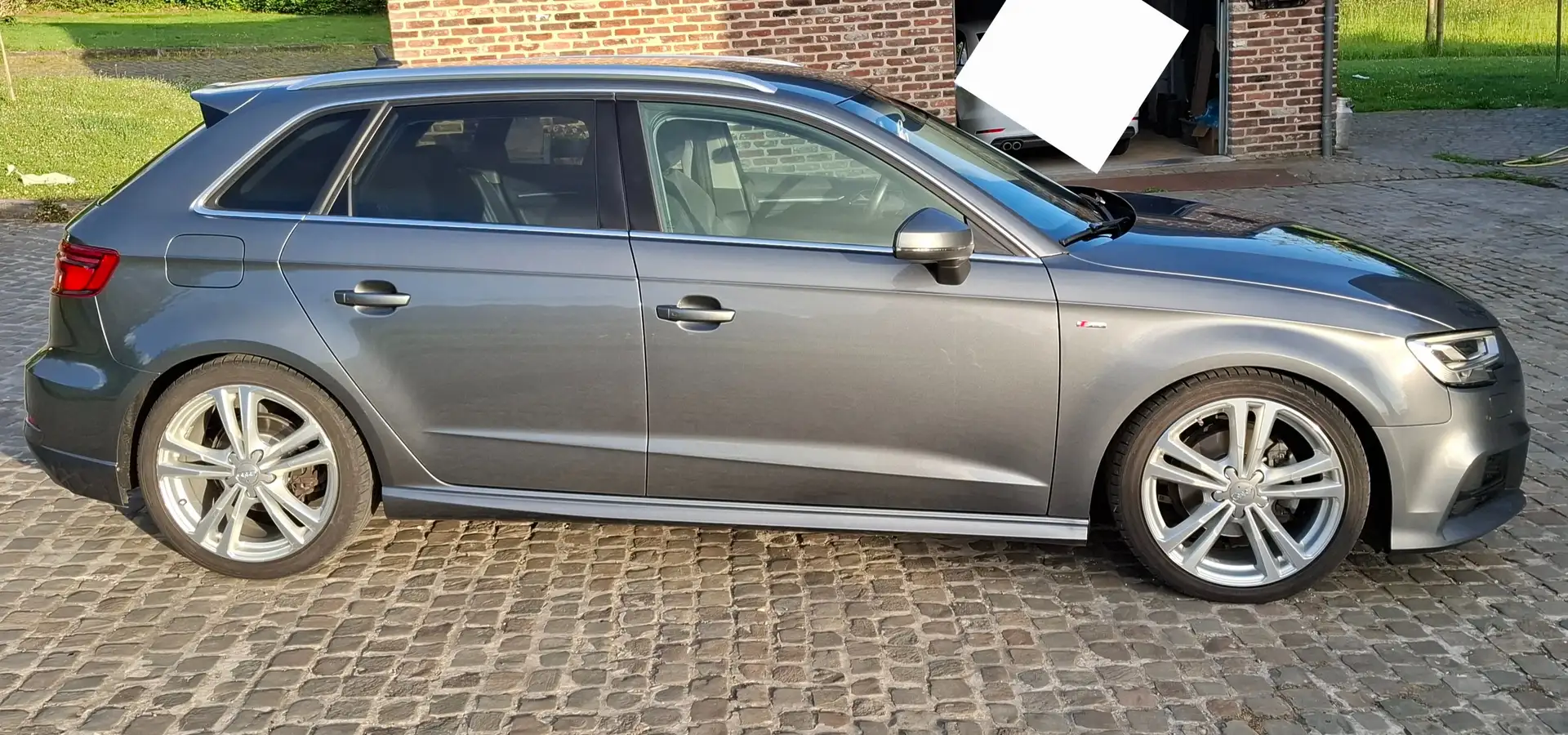 Audi A3 A3 Sportback 35 TFSI S Line Grijs - 2