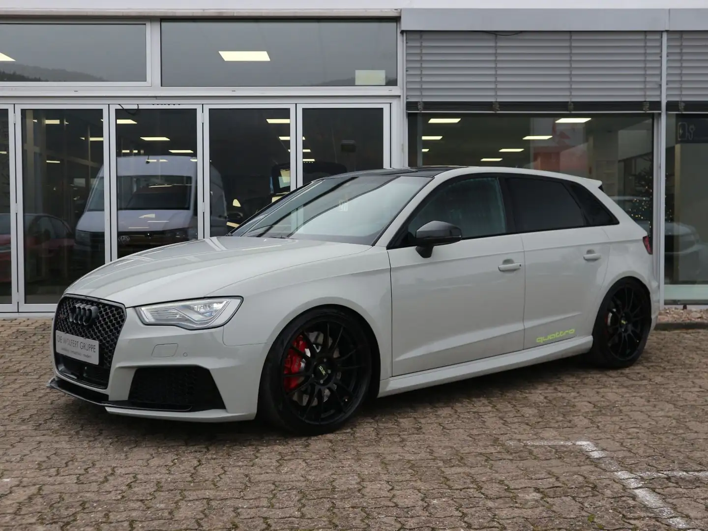 Audi RS3 2.5 TFSI quattro PANO B&O 280KMH Rood - 2