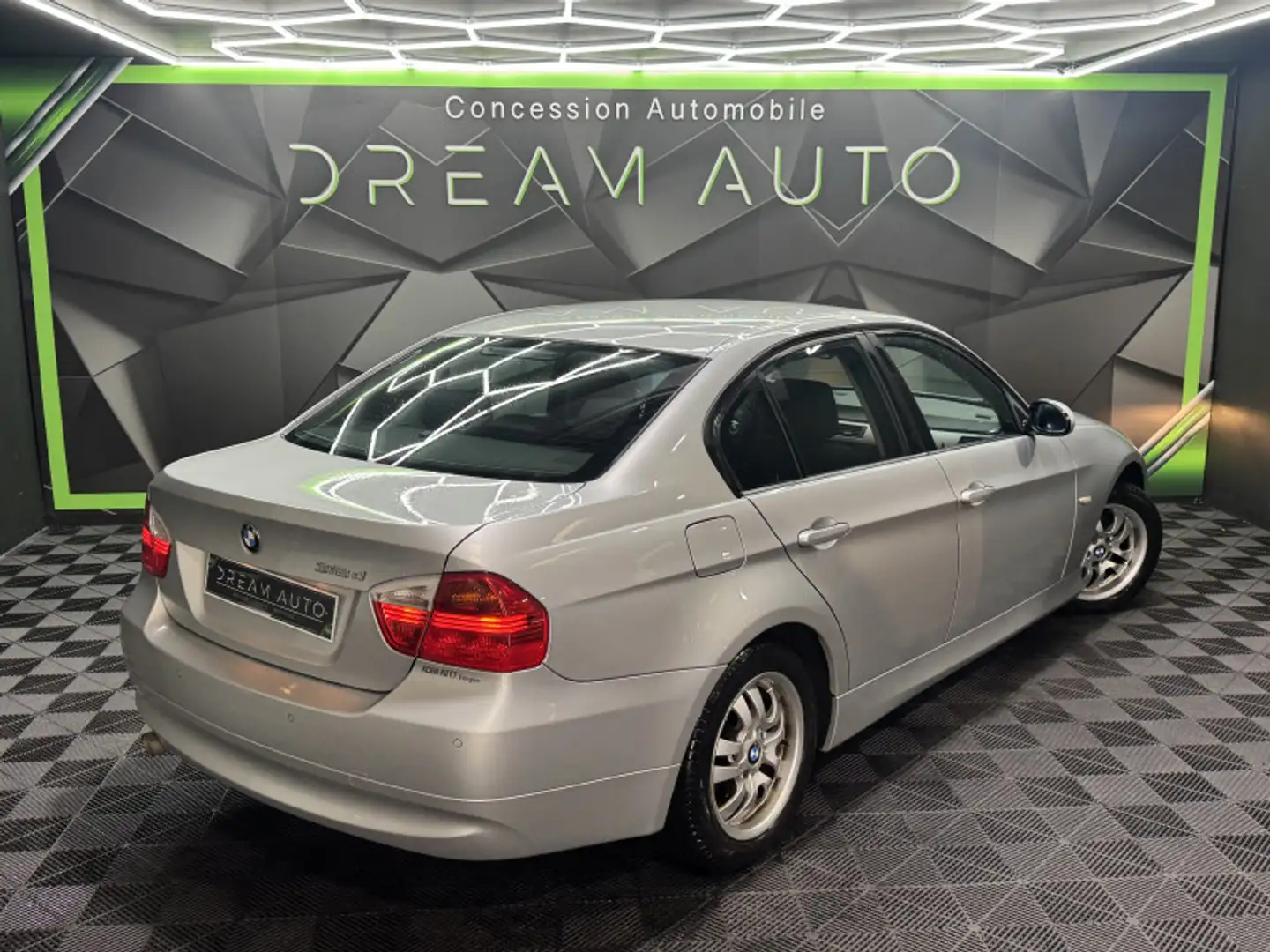 BMW 318 (E90) 318D 122CH PREMIERE Gris - 2