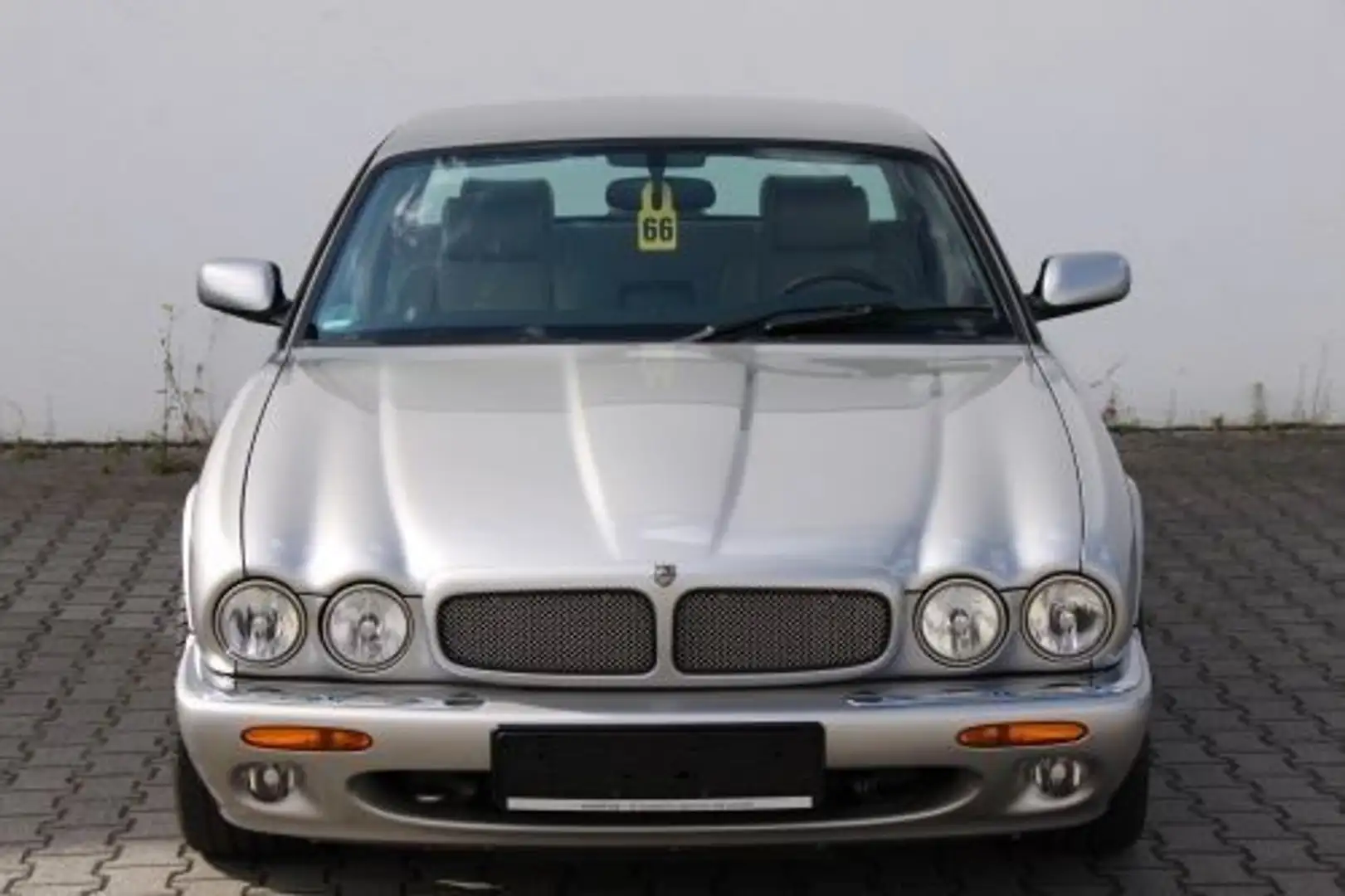 Jaguar XJR Top gepflegter XJR mit 2 Jahre Garantie Srebrny - 1