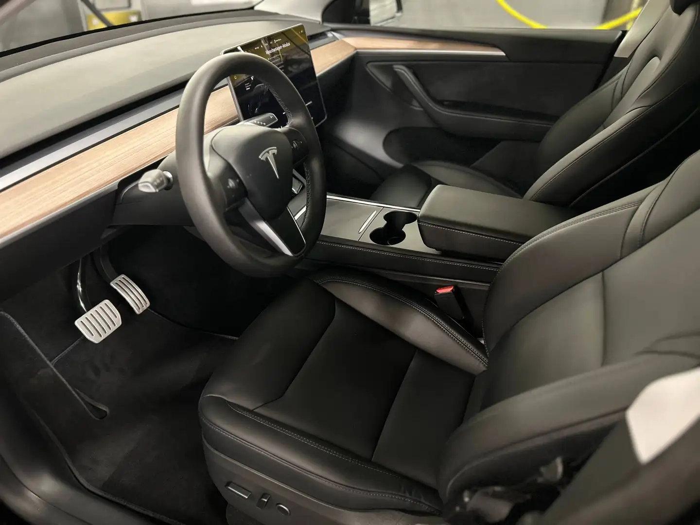 Tesla Model Y Tesla Model Y Performance, 79 KW, Top-Zustand, wenig Kilometer, Wallbox & Reifenpaket Schwarz - 2
