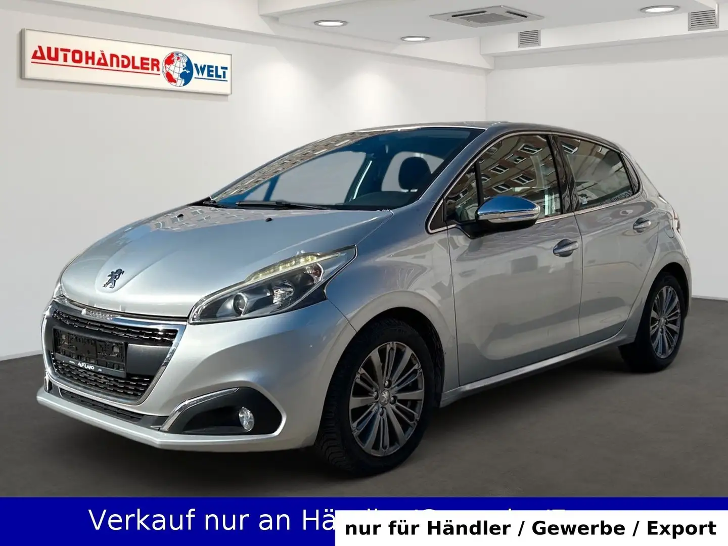 Peugeot 208 1.2 PureTech Automatik AAC SHZ PDC Šedá - 1